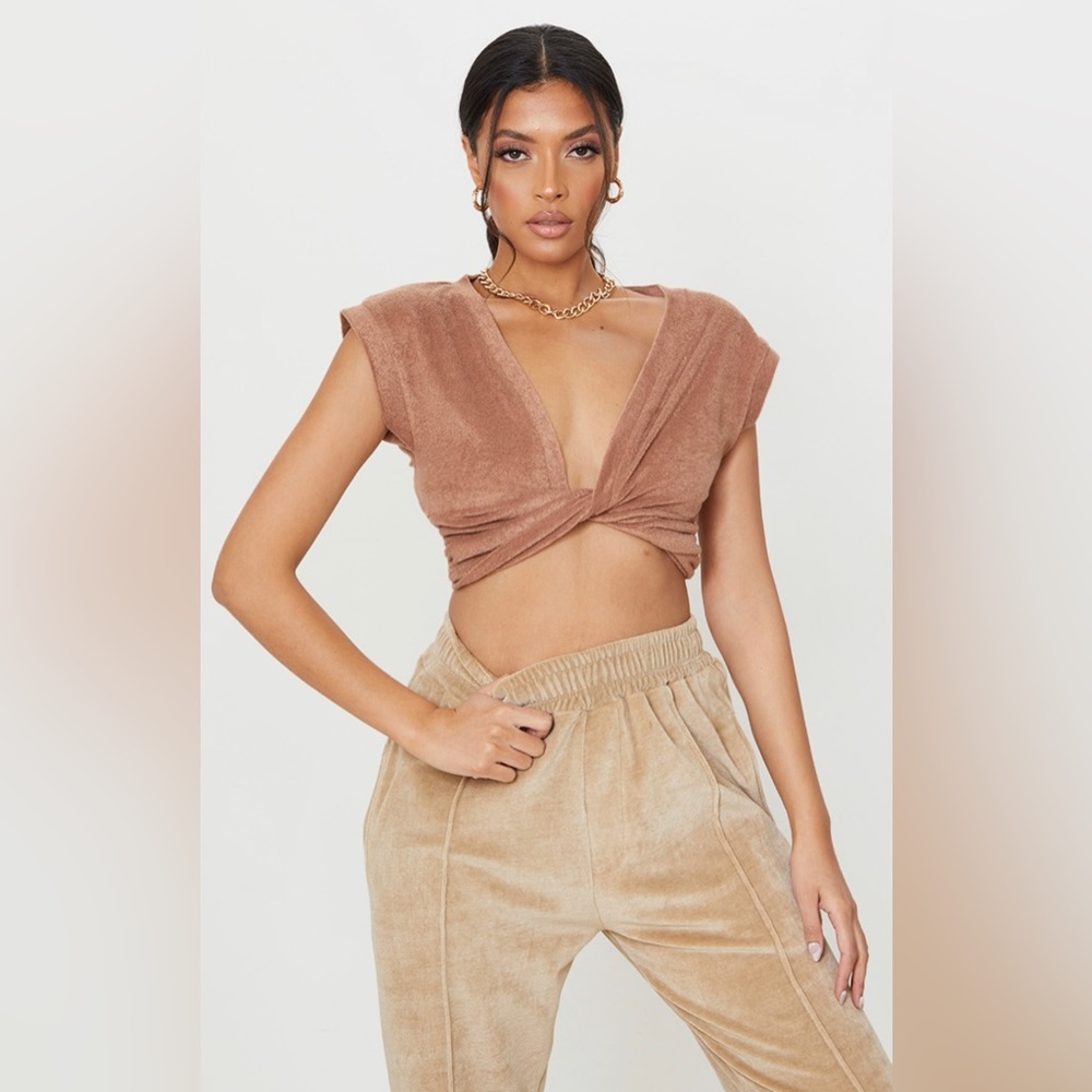 PrettyLittleThing Crop Top